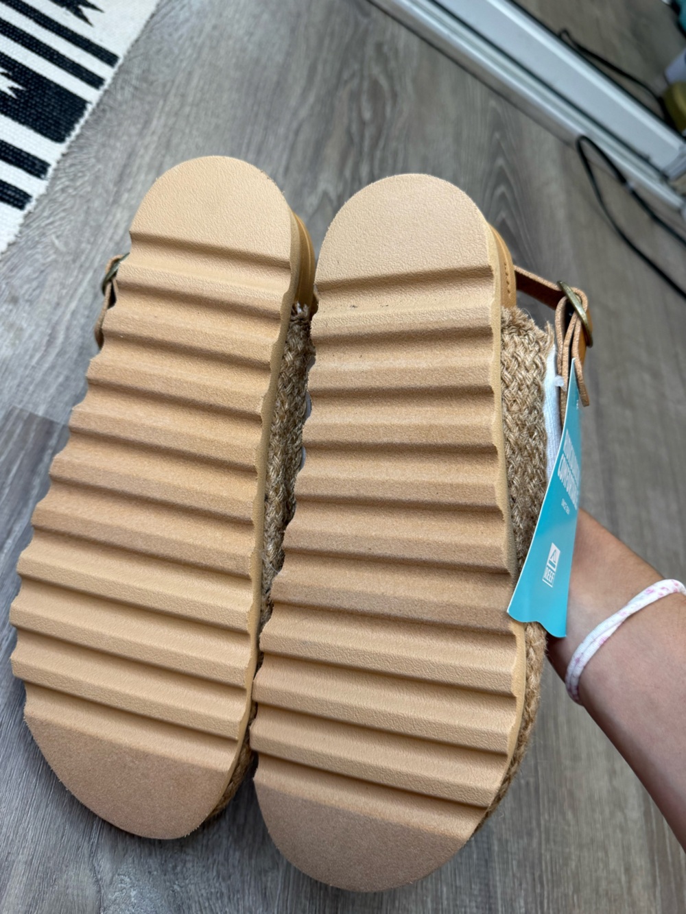 Reef Cushion Espadrilles Size 9 - Picture 3 of 7